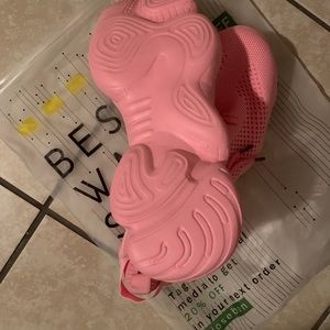 Tiosebon "Puffy" Neon Sneaker”